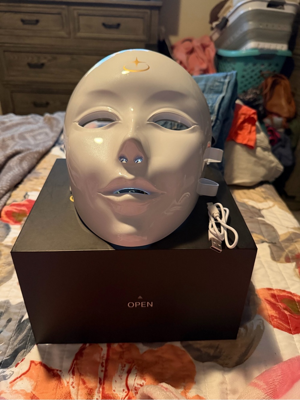 EUC ASTERIA Red Light Therapy Mask